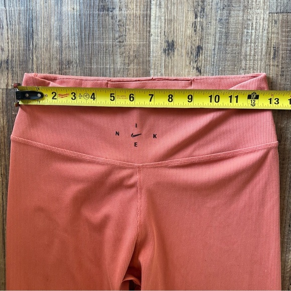 Nike Women's Size Md One Luxe Ribbed Leggings Pants Madder Root DV0049-827 - Picture 4 of 6